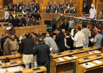 اسمبلی میں ہنگامہ آرائی‘بھاجپا کے تین ارکین کو باہر نکالا گیا