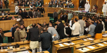 اسمبلی میں ہنگامہ آرائی‘بھاجپا کے تین ارکین کو باہر نکالا گیا