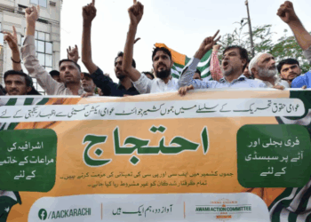 پاکستانی زیرِ قبضہ کشمیر میں احتجاج میں شدت‘ کنٹینرز دریا میں پھینک دیے گئے