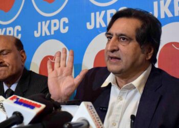 سجاد لون کے فیصلے سے بی جے پی کے ست شرمہ کو فائدہ؟