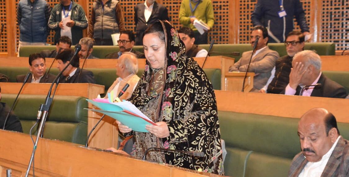 محکمہ صحت میں۵۲۵۱؍اسامیاں خالی‘حکومت کی تفصیلی وضاحت
