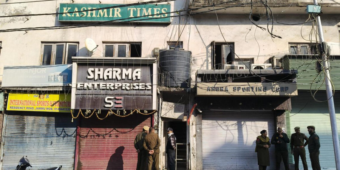 جموں میںکشمیر ٹائمز کے دفتر پر چھاپہ‘ اے کے۴۷ کے کارتوس برآمد: پولیس
