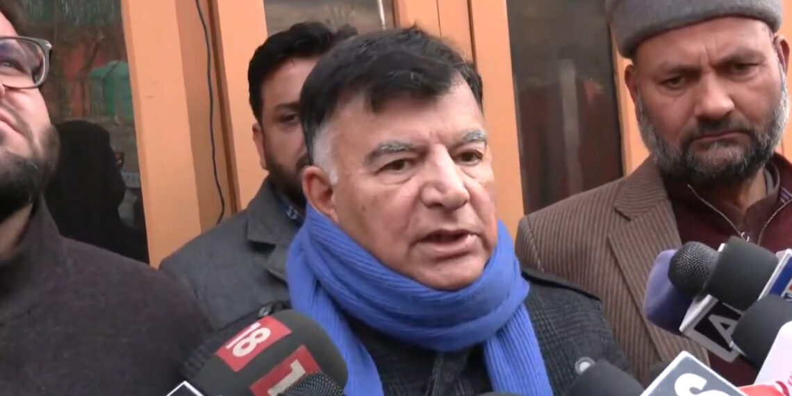 ’وزیر اعلیٰ ذمہ داریاں نھائے‘ ایل جی کے پیچھے نہ چھپیں‘