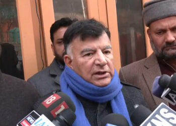 ’وزیر اعلیٰ ذمہ داریاں نھائے‘ ایل جی کے پیچھے نہ چھپیں‘