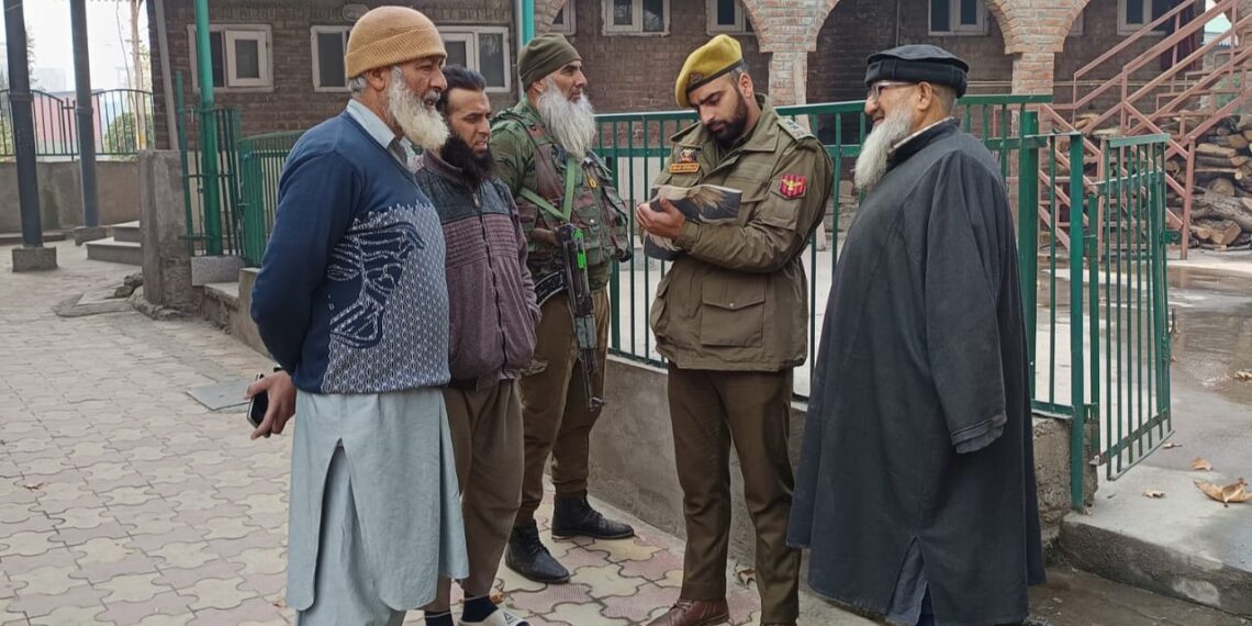 سرینگر بھر میں مدارس اور مساجد کا معائنہ