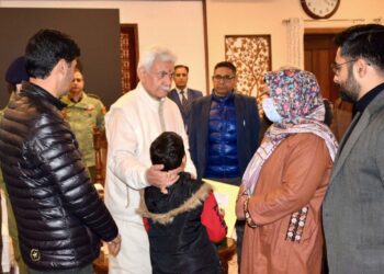 نوگام پولیس تھانے کے حادثاتی دھماکے شہداء کے لواحقین میں تقرری نامے تقسیم