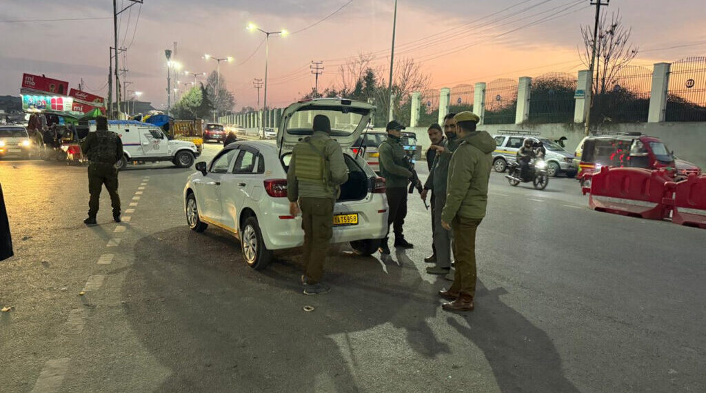 یوم جمہوریہ سے قبل کشمیر میں سیکورٹی کو مزید سخت کردیا گیا