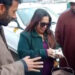 ٹیکسی ڈرائیور نے غیرمقامی خاتون سیاح کا نقدی و قیمتی  سامان سے بھرا بیگ لوٹادیا