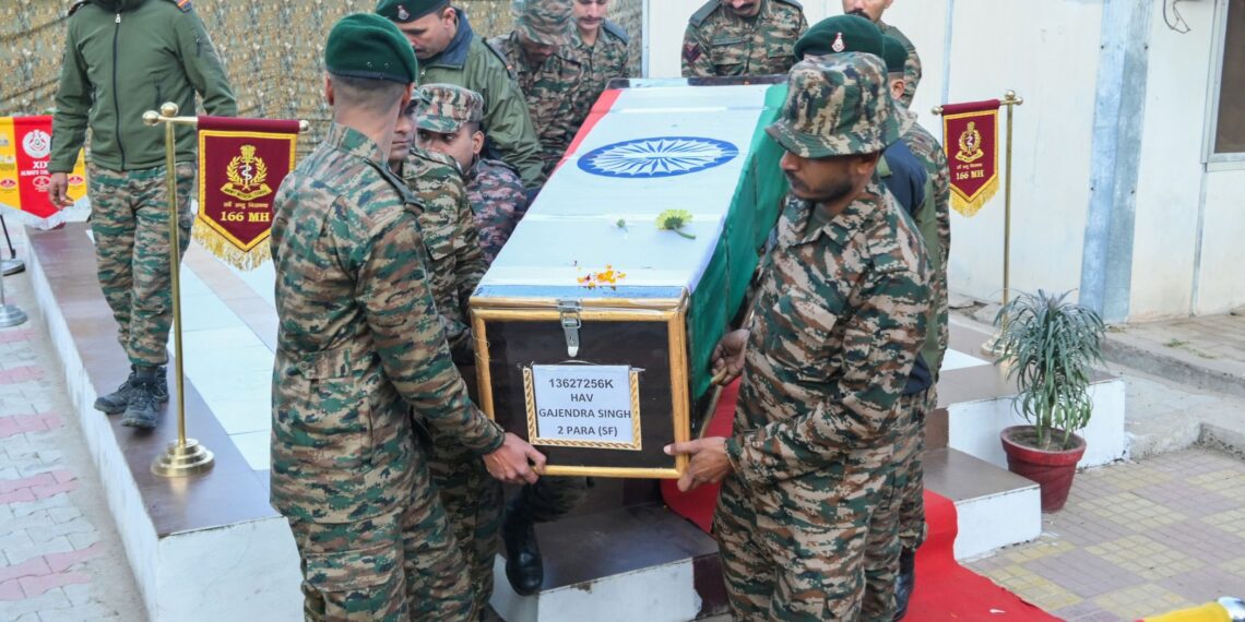 چھاترو کشتواڑ کے تباہ شدہ ہائیڈ آؤٹ سے کیا بر آمد؟ میگی، مصالحے اور خشک میوہ