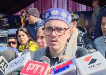 وزیر اعلیٰ کا گلمرگ کو عالمی اسکی مرکز بنانے کے لیے مصنوعی برف کے استعمال پر زور
