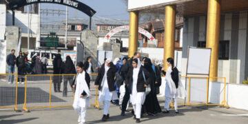 ۹ویں سے۱۲ویں جماعت تک اسکول دوبارہ کھل گئے