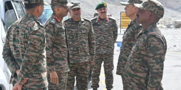 فوج کی شمالی کمان کے سربراہ کا ایل او سی دورہ اور سیاچن کا دورہ 