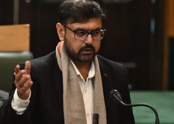 ہمیں پاکستان کے ساتھ کرکٹ میچ نہیں کھیلنا چاہئے:ستیش شرما