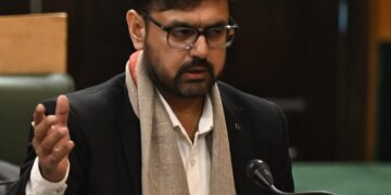 ہمیں پاکستان کے ساتھ کرکٹ میچ نہیں کھیلنا چاہئے:ستیش شرما