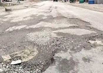 شہر خاص کی خستہ حال سڑکیں: کشادگی میں دہائیوں کی تاخیر کا اعتراف 