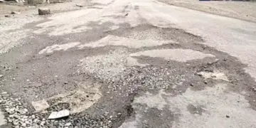 شہر خاص کی خستہ حال سڑکیں: کشادگی میں دہائیوں کی تاخیر کا اعتراف 