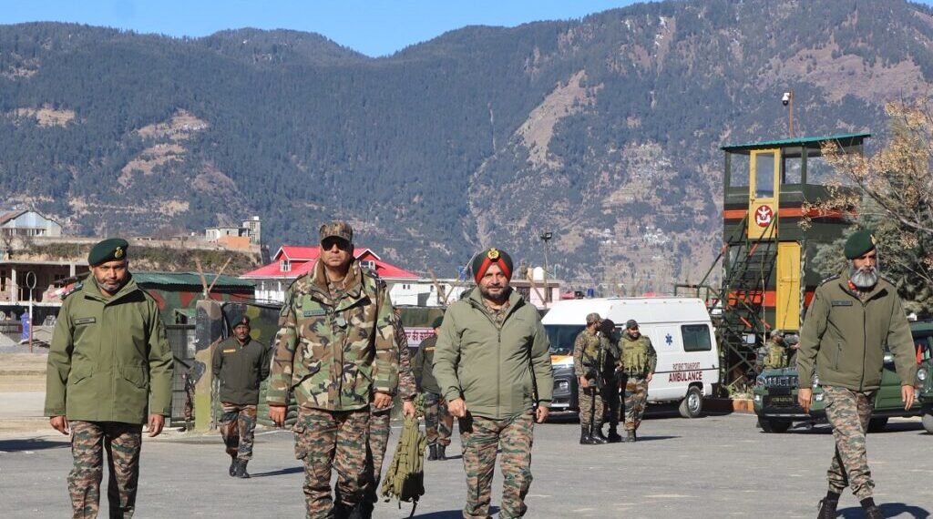  لیفٹیننٹ جنرل مشرا کا کشتواڑ میں انسدادِ دہشت گردی گرڈ کا جائزہ