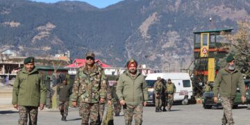  لیفٹیننٹ جنرل مشرا کا کشتواڑ میں انسدادِ دہشت گردی گرڈ کا جائزہ