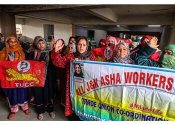 آشا ورکروں کا سری نگر میں اپنے مطالبوں کو لے کر احتجاج