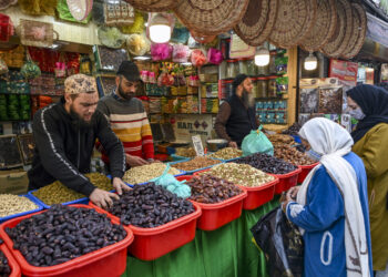 آمد صیام :مبارک مہینے کے آغاز سے قبل وادی کے بازاروںمیں گہماگہمی عروج پر