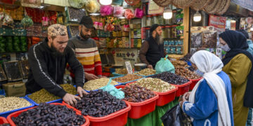 آمد صیام :مبارک مہینے کے آغاز سے قبل وادی کے بازاروںمیں گہماگہمی عروج پر
