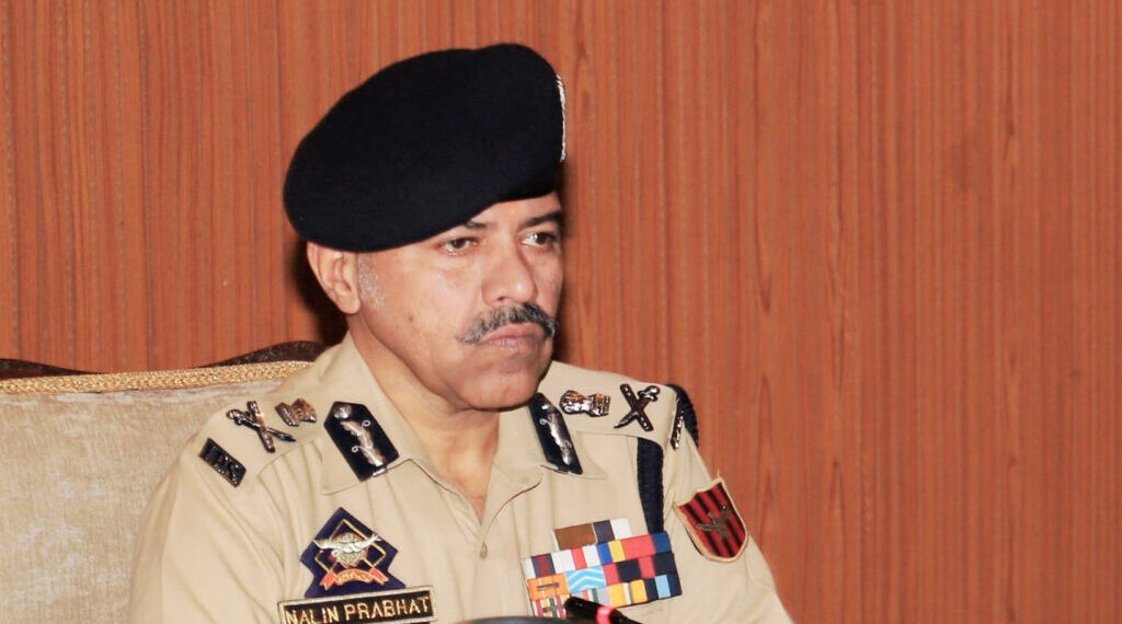 وادی کے بالائی علاقوں میں تازہ برفباری‘ میدانی علاقوں میں موسلادھار بارش