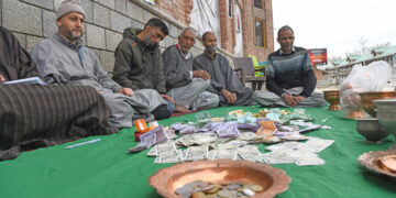 جنگ زدہ ایران کیلئے کشمیریوں کی فراخدلی؛ خواتین نے سونے کے زیورات پیش کر کے مثال قائم کی