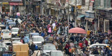 عید سے قبل وادی کے بازاروںمیں خریداروں کا ہجوم‘ کاروبار میں تیزی