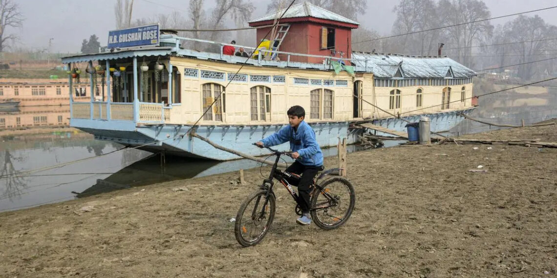 ساتویں مسلسل خشک موسم سرما ریکارڈ‘جموں کشمیر میں بارشیں۶۵فی صد کم
