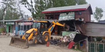 اننت ناگ اور شوپیاں میں منشیات فروشوں سے جڑی غیر قانونی تعمیرات مسمار