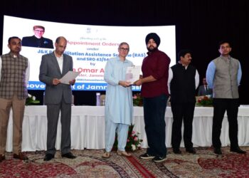 وزیر اعلیٰ نے۱۲۴ مستفیدین   میں تقرری نامے تقسیم کیے   شفاف اور تیز عمل کیلئے اصلاحات کا یقین