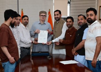 جموں میں لا یونیورسٹی ‘  طلبہ کے وفد کی وزیر  اعلیٰ سے ملاقات‘۱۰ دن کی مہلت