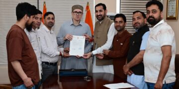 جموں میں لا یونیورسٹی ‘  طلبہ کے وفد کی وزیر  اعلیٰ سے ملاقات‘۱۰ دن کی مہلت