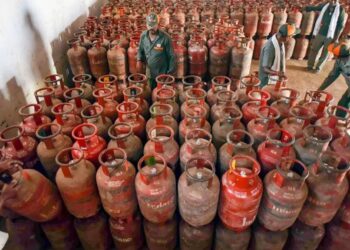 ذخیرہ اندوزی اور بلیک مارکیٹنگ کیخلاف کریک ڈاؤن کرنے کی ہدایت