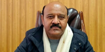 معطلی کے باوجود افسران   کیسے دفتر میں موجود رہ سکتے ہیں   ‘تحقیقات کی جائے :چودھری