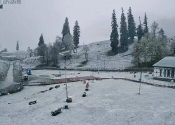بالائی علاقوں میں تازہ  برفباری کے باعث مغل روڈ بند