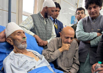 عبوری ضمانت پر انجینئر رشید کی سری نگر   آمد، اسپتال میں علیل والد سے ملاقات