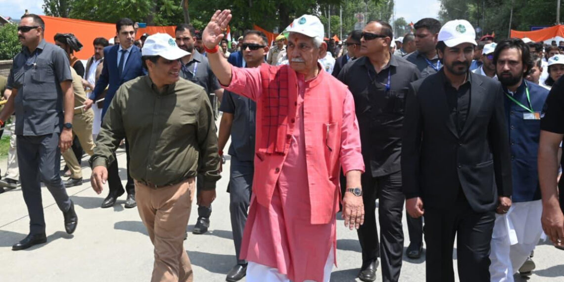 بارہمولہ:منشیات مخالف مارچ میں ایل جی سنہا کی شرکت