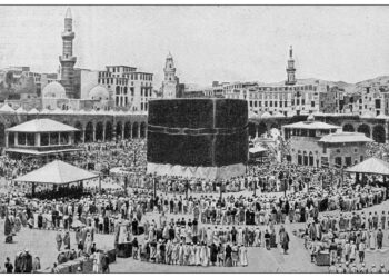 جب مسجدالحرام میں روشنی کے لیے تیل کے چراغ اور شمعیں استعمال کی جاتی تھیں