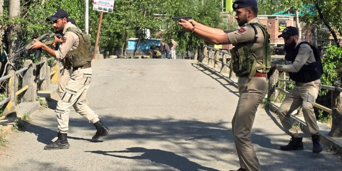 امرناتھ یاترا سے قبل جموں و کشمیر میں سکیورٹی فورسز کی ایریا ڈومینیشن مشق