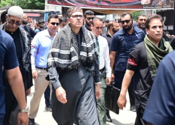 ایل جی سنہا اور وزیر اعلیٰ عمر کی سری نگر   میں عاشورہ کے جلوس میں شرکت