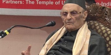 جموں و کشمیر کے عوام کو   ریاستی درجے کیلئے بھیک  نہیں مانگنی چاہئے :کرن سنگھ