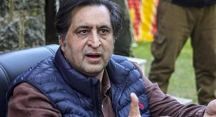 ’آؤٹ سورسنگ بیک ڈور تقرریوں سے زیادہ سنگین جرم‘