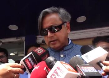 کشمیر کی صورتحال کا جائزہ   لینا پارلیمانی کمیٹی کے  دورے کا مقصد نہیں:تھرور
