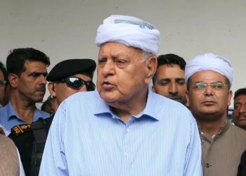 وزیر اعظم اور خارجہ کواُس پار کی صورتحال پر بات کرنی چاہیے: فاروق