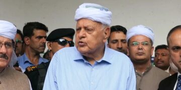 وزیر اعظم اور خارجہ کواُس پار کی صورتحال پر بات کرنی چاہیے: فاروق