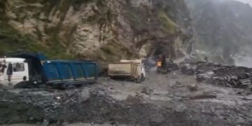 اچانک آنے والے سیلاب سے ڈوڈہ،کشتواڑ شاہراہ بند