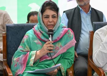 ’ کہنا چاہتی تھی ’بہانہ بنتا ہے‘ مگر زبان سے صرف ’’بنتا ہے‘‘ نکلا‘