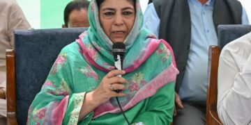 ’ کہنا چاہتی تھی ’بہانہ بنتا ہے‘ مگر زبان سے صرف ’’بنتا ہے‘‘ نکلا‘