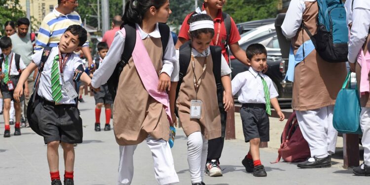 جموں کشمیر کے تمام اسکولوں کی  گرمائی تعطیلات۲۶ جولائی تک توسیع